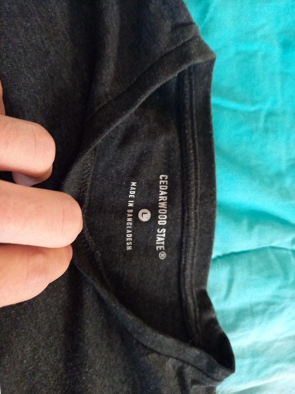 T-shirt con stampa teschio motociclista