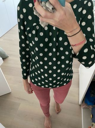 Blusa verde con lunares 