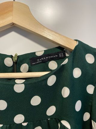 Blusa verde con lunares 
