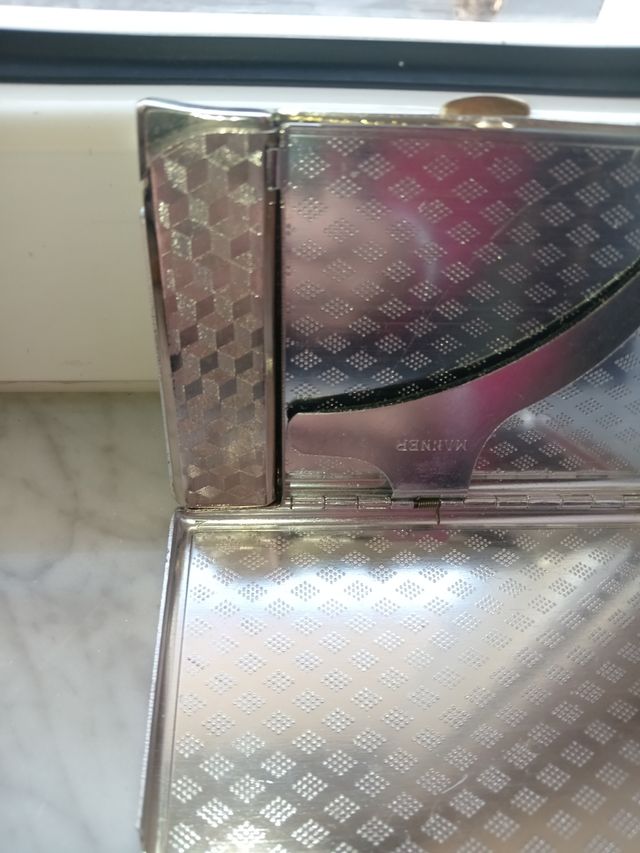 Accendino e custodia