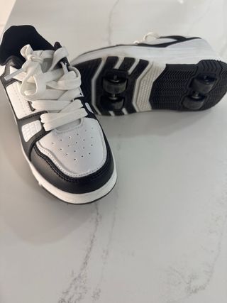 Zapatillas con ruedas numero 31