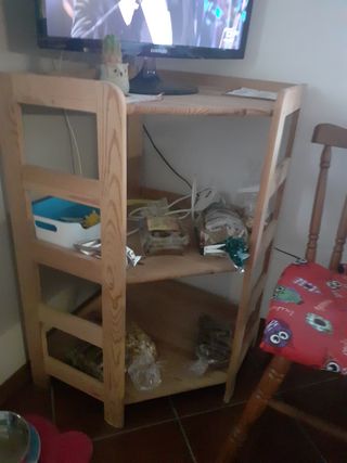 Mobiletto angolare in legno