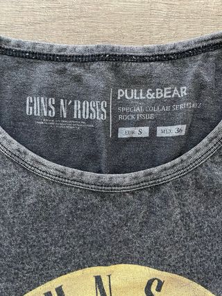 Camiseta GN’R y pantalón vaquero corto PULLandBEAR