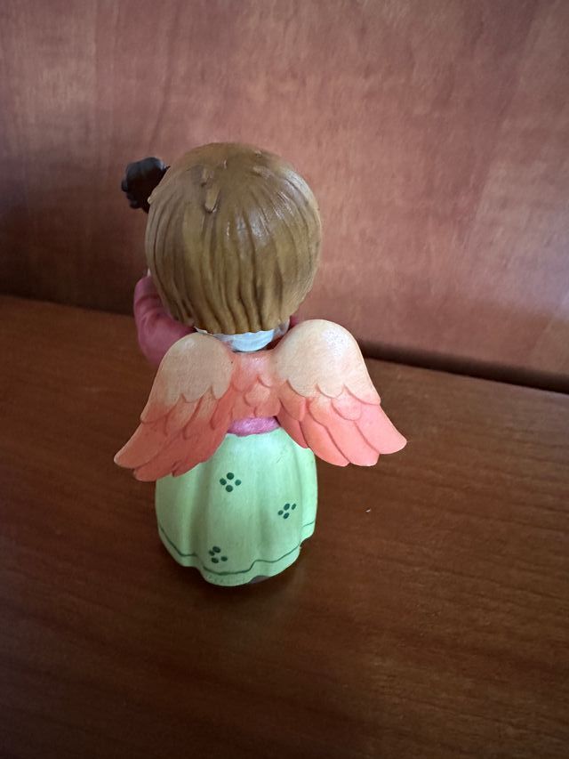 Angelito policromado con guitarra vintage