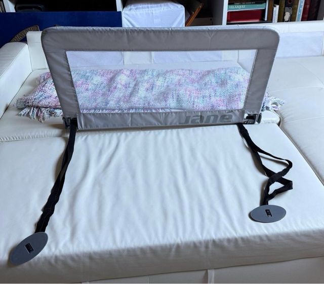 Barrera para cama marca JANE