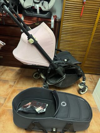 Bugaboo bee 3 capazo y carro con vestimentas