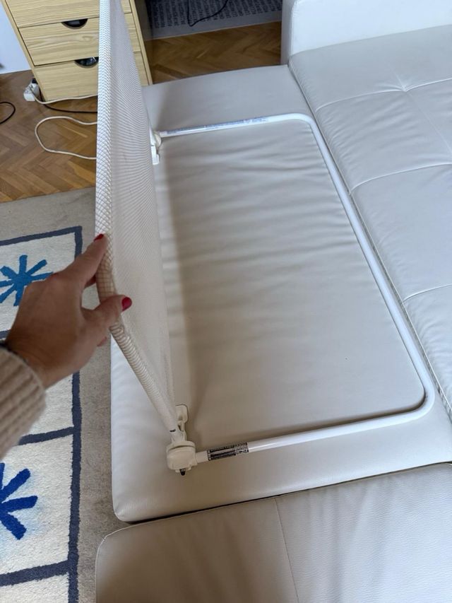 Barrera de cama abatible