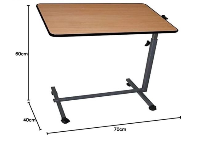 Mesa de ruedas auxiliar