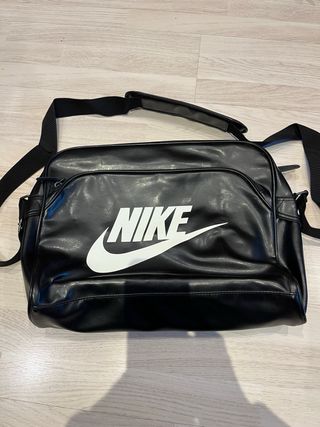 Maletín NIKE
