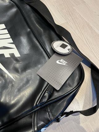 Maletín NIKE