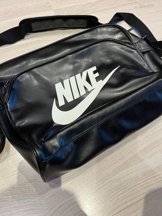 Maletín NIKE