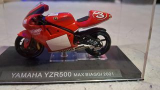 YAMAHA YZR500 MAX BIAGGI 2001 ESC 1/24