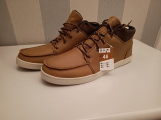 Náuticos. Botín náutico. Decathlon