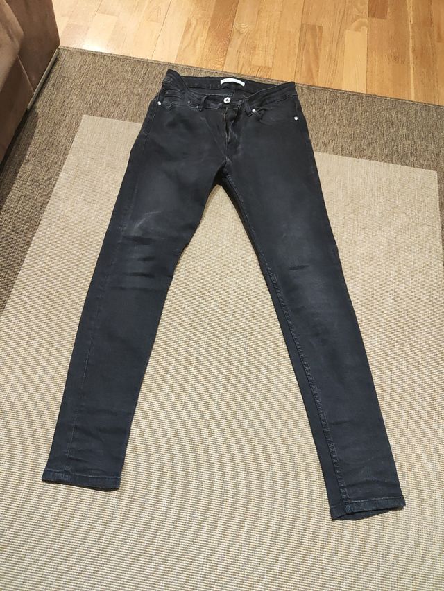 Pantalón vaquero negro