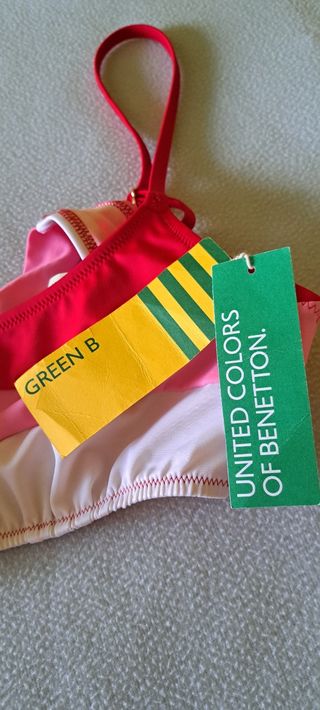 Nuevo con etiqueta Benetton Parte superior bikini
