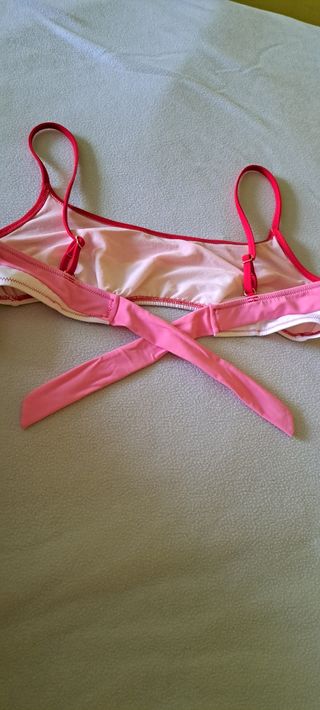 Nuevo con etiqueta Benetton Parte superior bikini