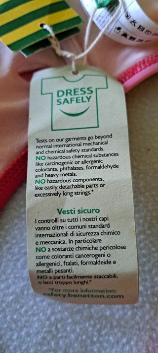 Nuevo con etiqueta Benetton Parte superior bikini