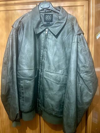 Chaqueta piel gris marca BDG talla L