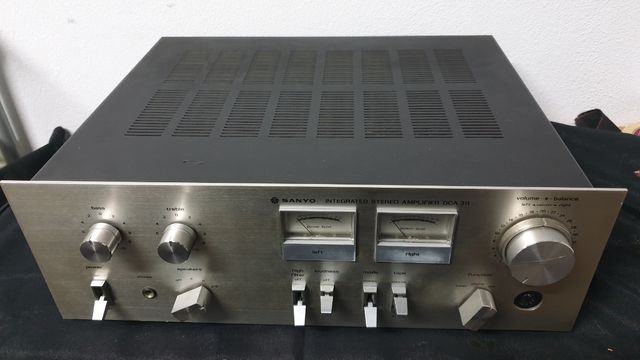 Impresionante Amplificador SANYO DCA 311 MUY NUEVO