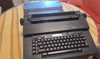 Máquina escribir electrónica Olivetti ETCompact60