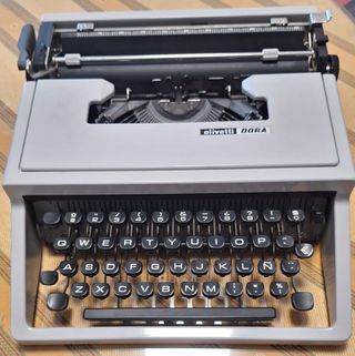 Máquina escribir Olivetti Dora