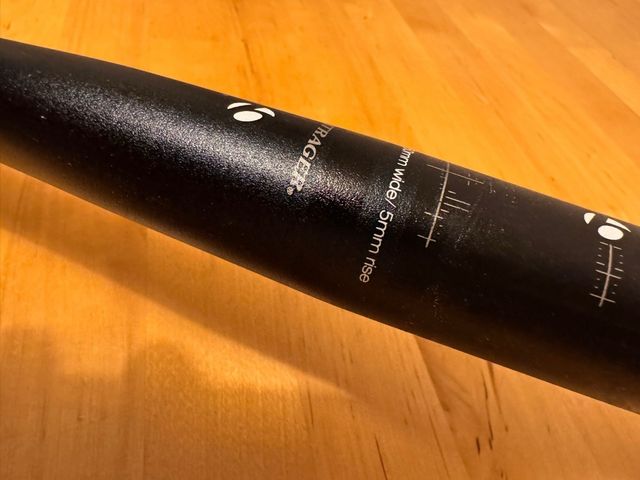 Manillar 31.8  750mm bontrager mas puños