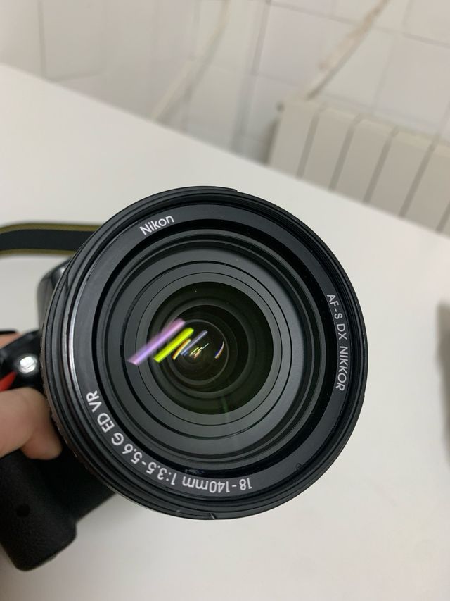 Nikon d5500 + objetivo 18-140mm y accesorios