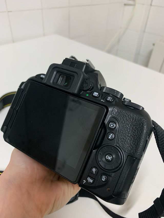 Nikon d5500 + objetivo 18-140mm y accesorios