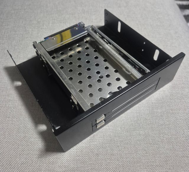 Caja interna 5.25" 2 discos SATA 2.5"
