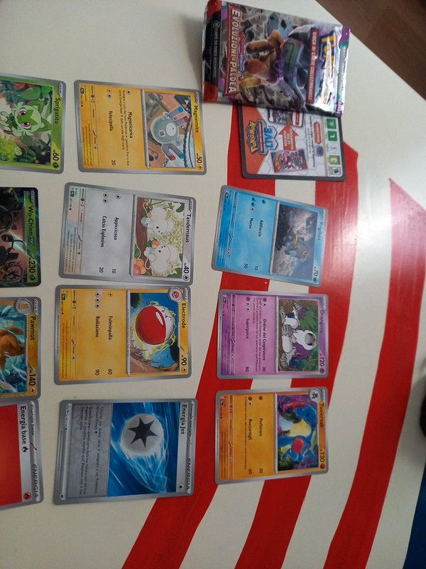 11 carte Pokemon evoluzioni a paldea