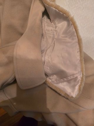 Abrigo beige de lana virgen