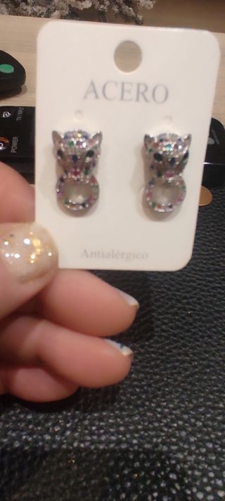 Pendientes de acero antialérgicos. Puma