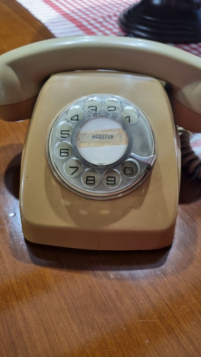 TELÉFONO ANTIGUO