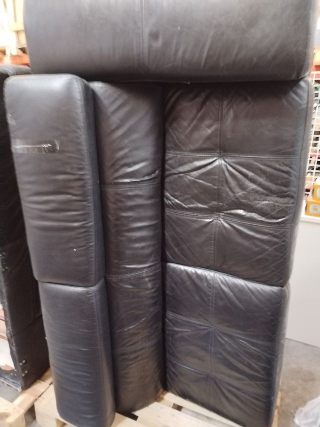 Sofa de piel color negro
