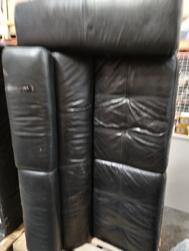 Sofa de piel color negro