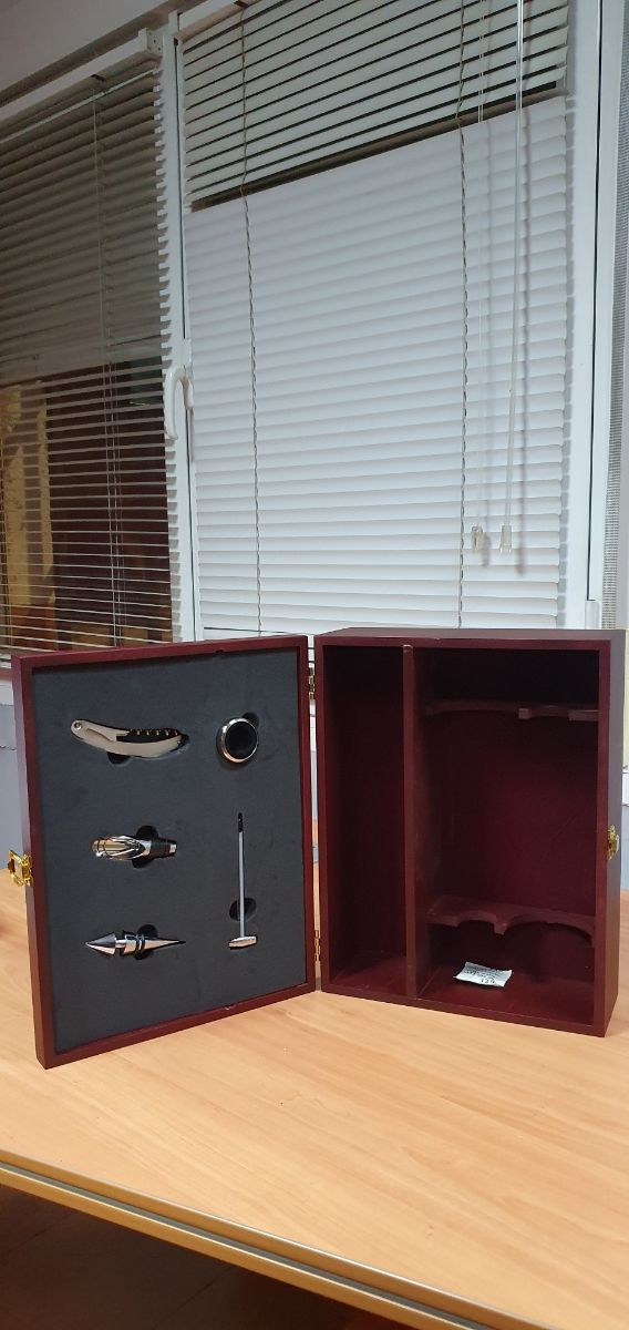 Estuche vino con accesorios