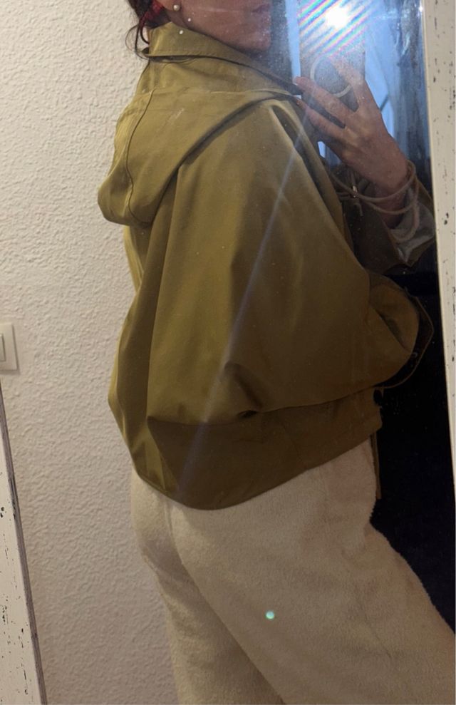 Cazadora corta de moda tipo cortavientos talla S