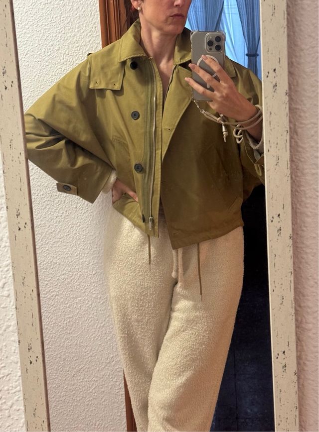 Cazadora corta de moda tipo cortavientos talla S