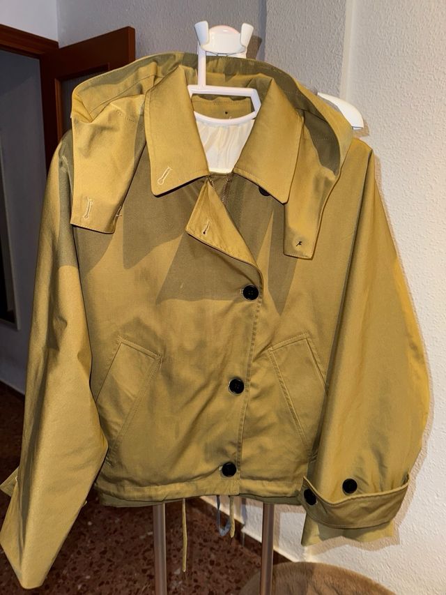 Cazadora corta de moda tipo cortavientos talla S