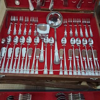 Cuberteria en cajonera a estrenar