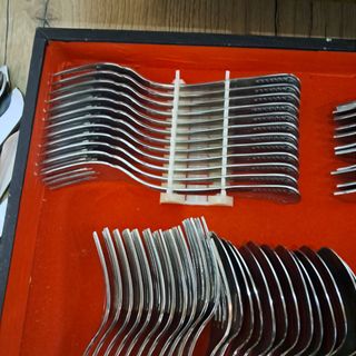 Cuberteria en cajonera a estrenar