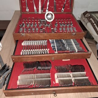 Cuberteria en cajonera a estrenar