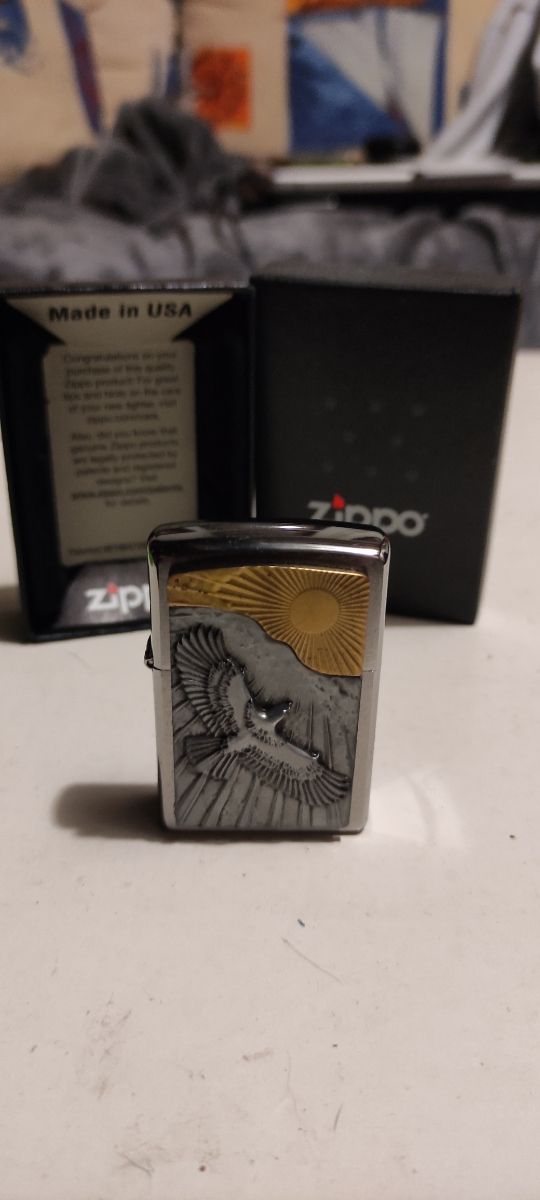 Zippo Emblema de águila volando