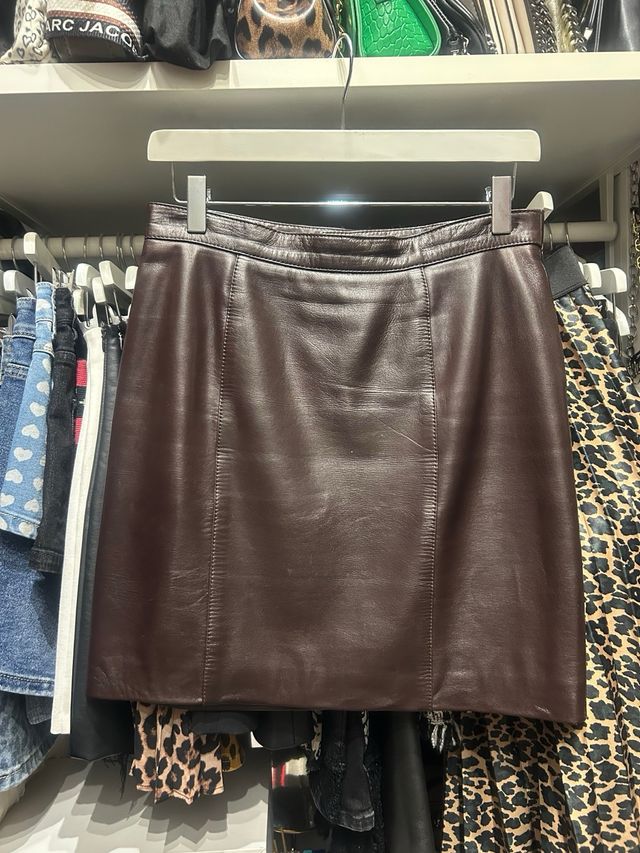 Falda piel peletería en color chocolate