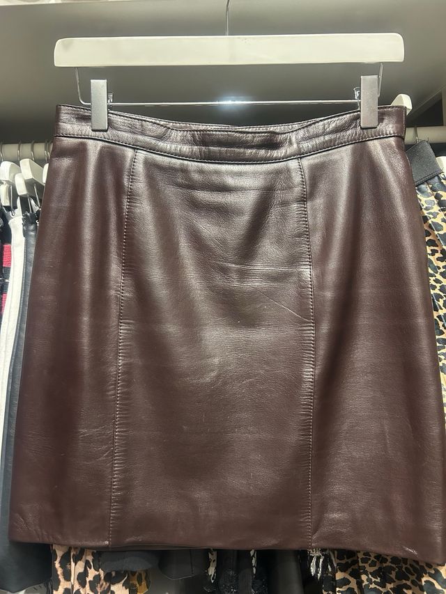 Falda piel peletería en color chocolate