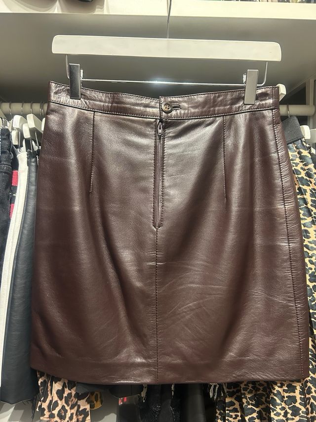 Falda piel peletería en color chocolate