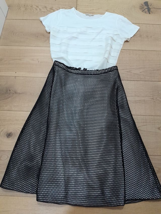 Falda Calvin Klein y blusa Amitié