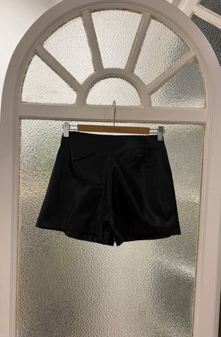 Falda pantalon corto polipiel negro  Zara