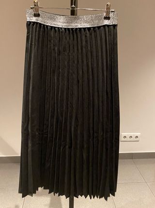 Falda plisada negra