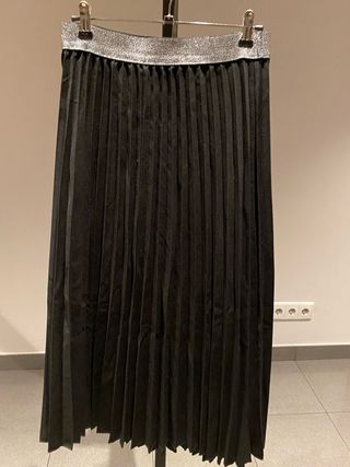 Falda plisada negra
